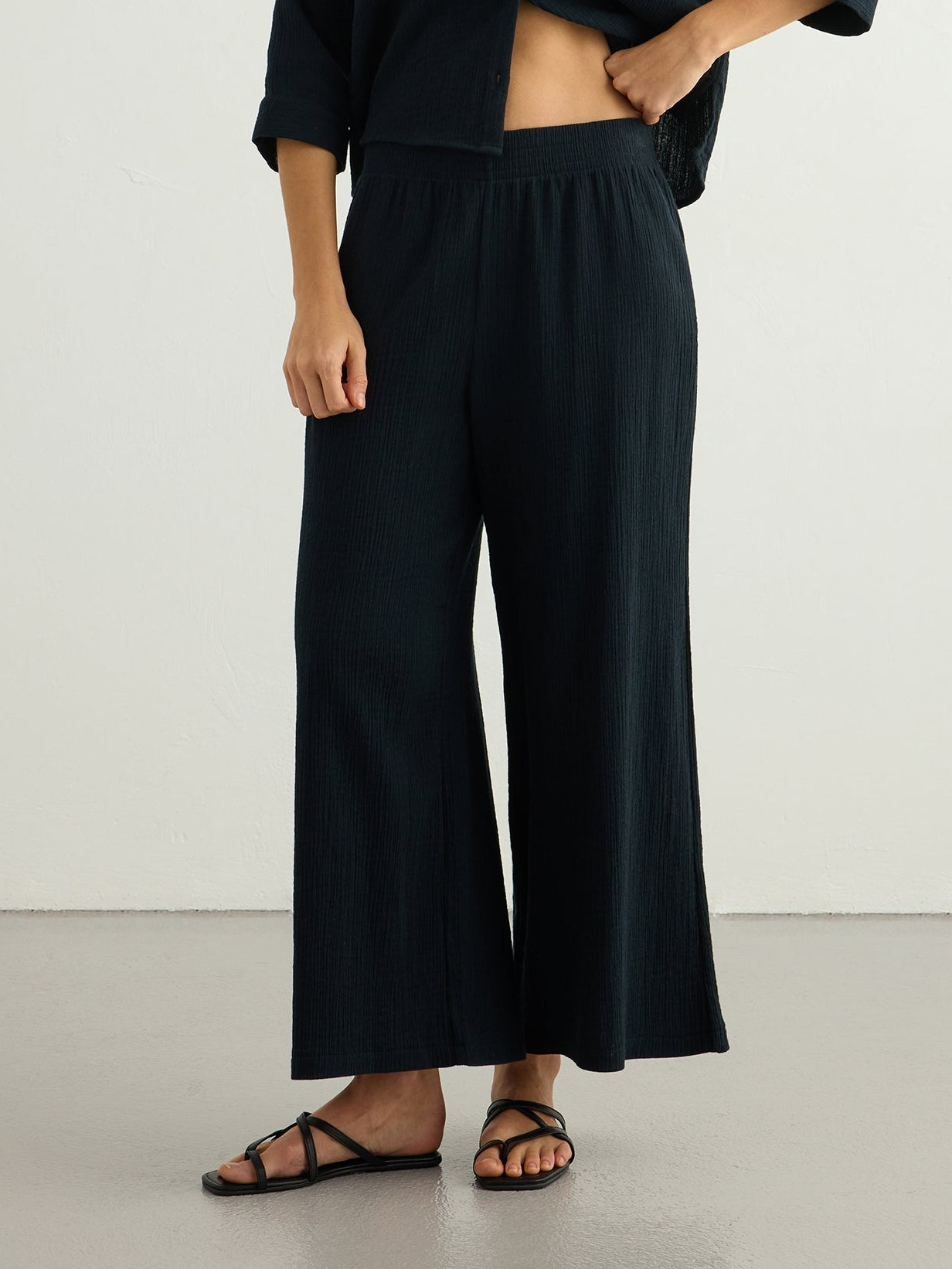 Aura Palazzo Pants - Black: Black / S-M